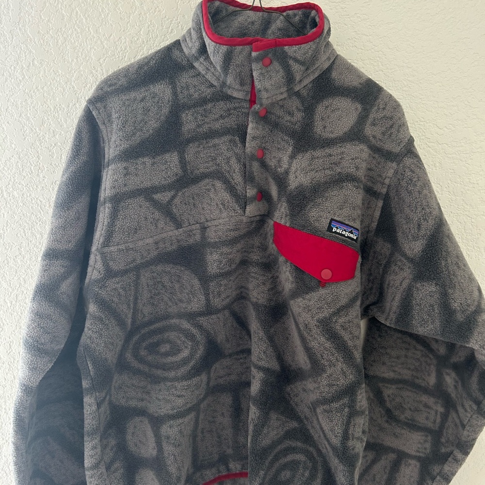 Patagonia Gray and Red Fleece Pullover